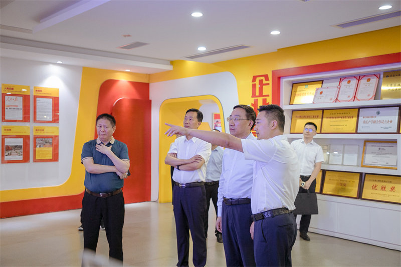 重慶市副市長張安疆蒞臨指導(dǎo).jpg